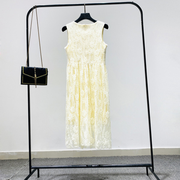 Модерна дамска рокля с дантела и презрамки