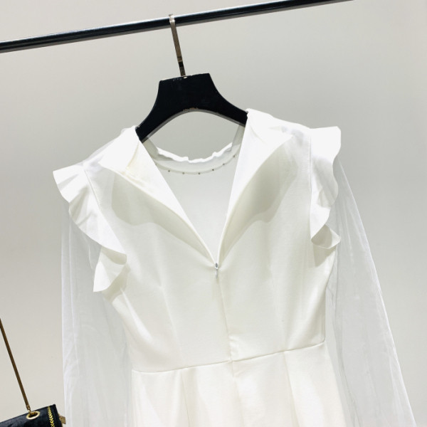 Нов модел дамска рокля с перли и ръкави от тюл