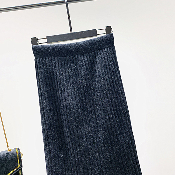 Model nou fusta lunga dama cu dantela de culoare neagra