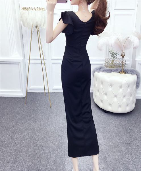 Rochie elegantă de damă, cu decolteu spitz și cu fantă