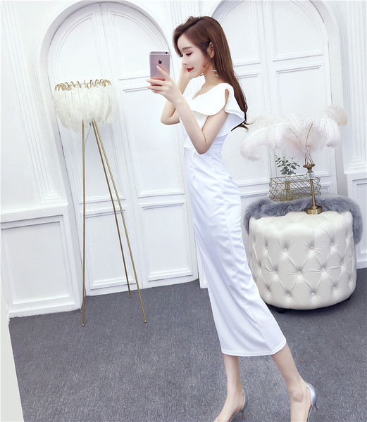 Rochie elegantă de damă, cu decolteu spitz și cu fantă