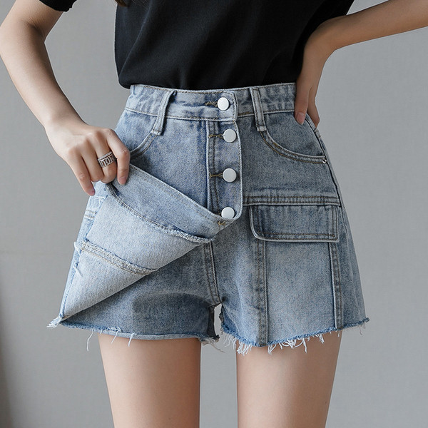 Къса дамска асиметрична дънкова пола-панталон с висока талия и копчета 