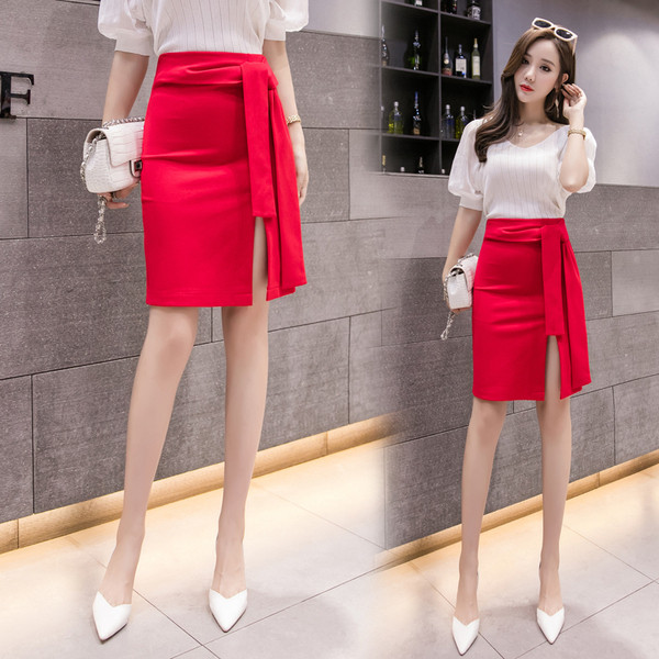 Стилна дамска пола с колан и висока талия