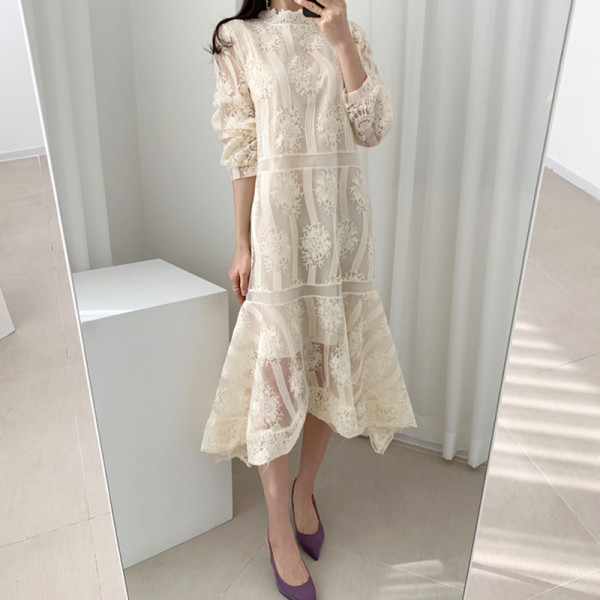 Rochie de dama eleganta cu lungime medie si dantela