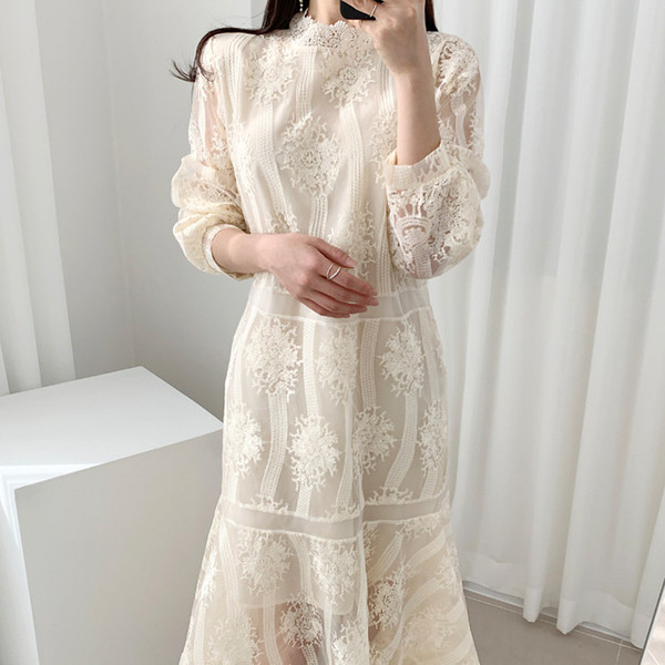 Rochie de dama eleganta cu lungime medie si dantela