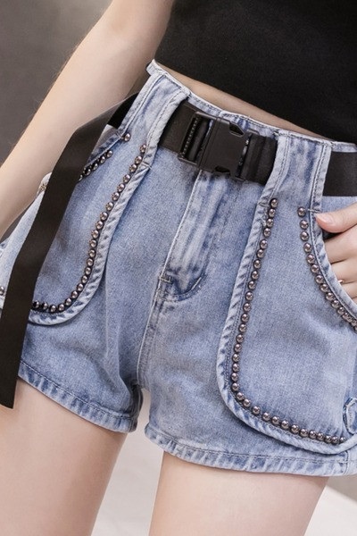 Blugi scurti de dama cu talie inalta si elemente metalice