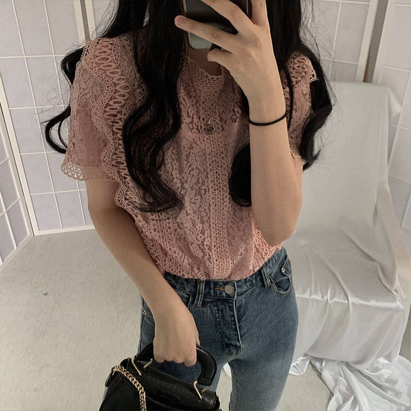 Tricou elegant de dama din dantela cu decolteu oval si maneci scurte