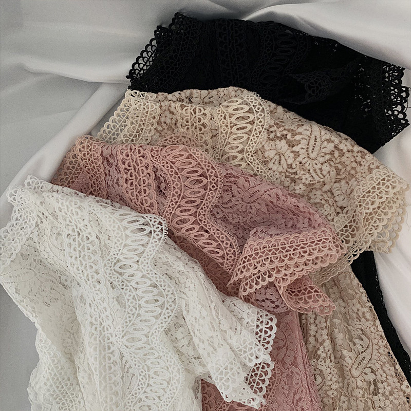 Tricou elegant de dama din dantela cu decolteu oval si maneci scurte