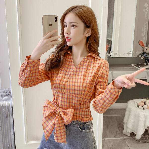 Cămașă de damă în carouri cu decolteu spitz și panglică