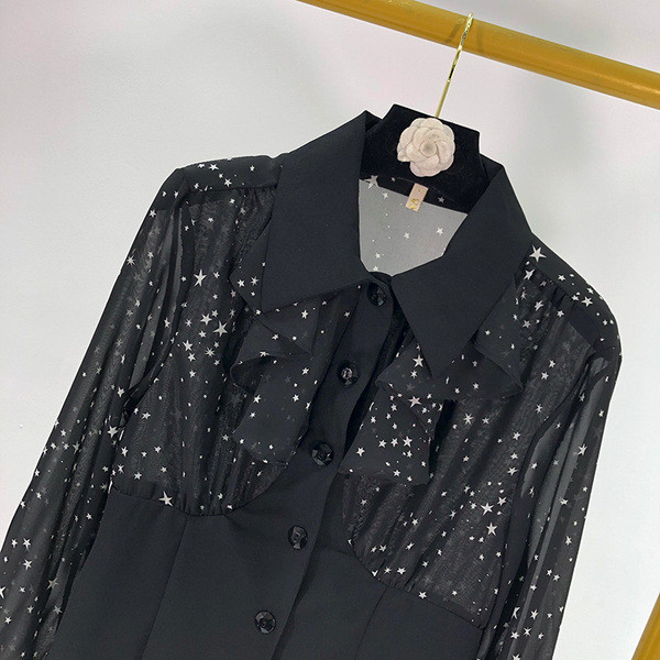 Rochie scurtă cu mâneci negre și tul