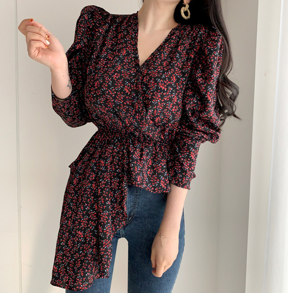 Bluză de damă asimetrică cu decolteu în V și model floral