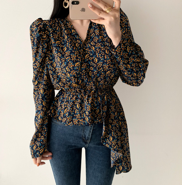 Bluză de damă asimetrică cu decolteu în V și model floral