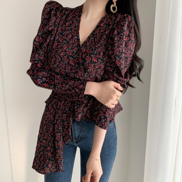 Bluză de damă asimetrică cu decolteu în V și model floral