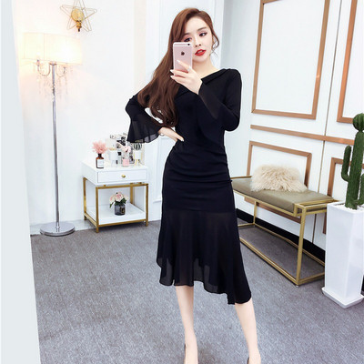 Дамска черна рокля с дълъг ръкав и V-образно деколте