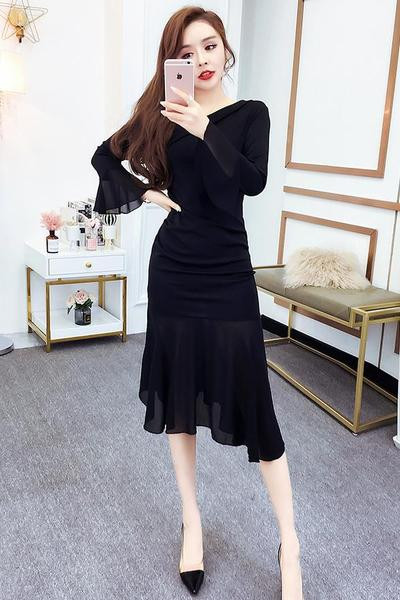 Дамска черна рокля с дълъг ръкав и V-образно деколте