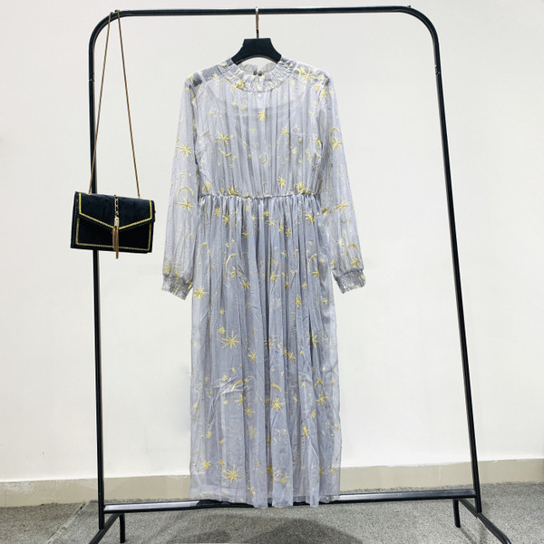 Нов модел дамска рокля с бродерия и овално деколте