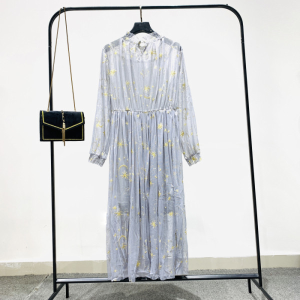 Нов модел дамска рокля с бродерия и овално деколте