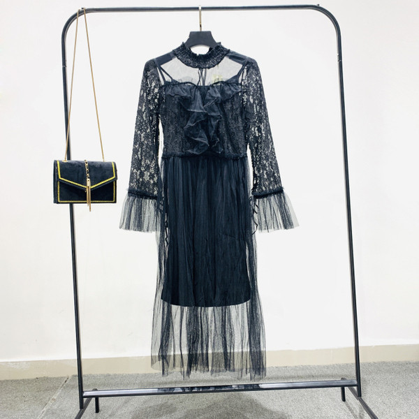 Стилна дамска рокля с дълги лотос ръкави,тюл и дантела