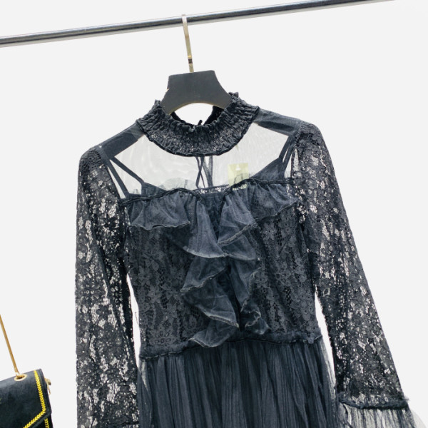 Стилна дамска рокля с дълги лотос ръкави,тюл и дантела