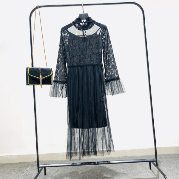 Стилна дамска рокля с дълги лотос ръкави,тюл и дантела