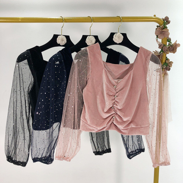 Bluză de damă scurtă din catifea și mâneci din tul