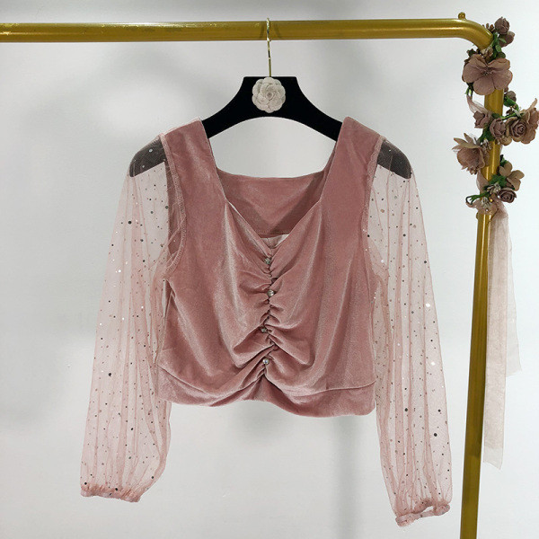 Bluză de damă scurtă din catifea și mâneci din tul