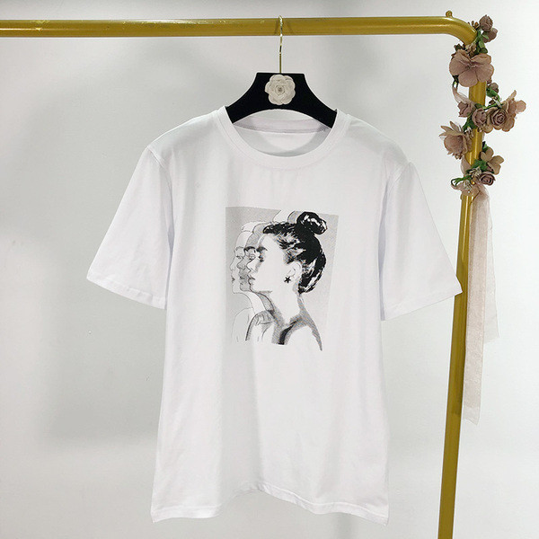 Tricou alb de vară cu mâneci scurte și imprimeu