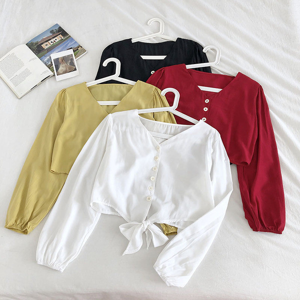 Cămașă modernă de damă cu nasturi și decolteu în V