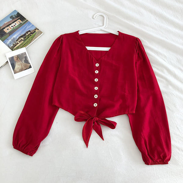 Cămașă modernă de damă cu nasturi și decolteu în V