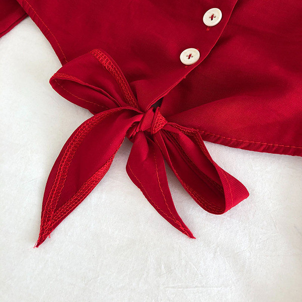 Cămașă modernă de damă cu nasturi și decolteu în V