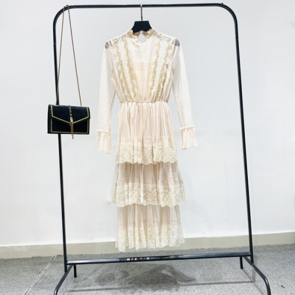 Rochie de dama model nou cu decolteu rotund, tul si dantela