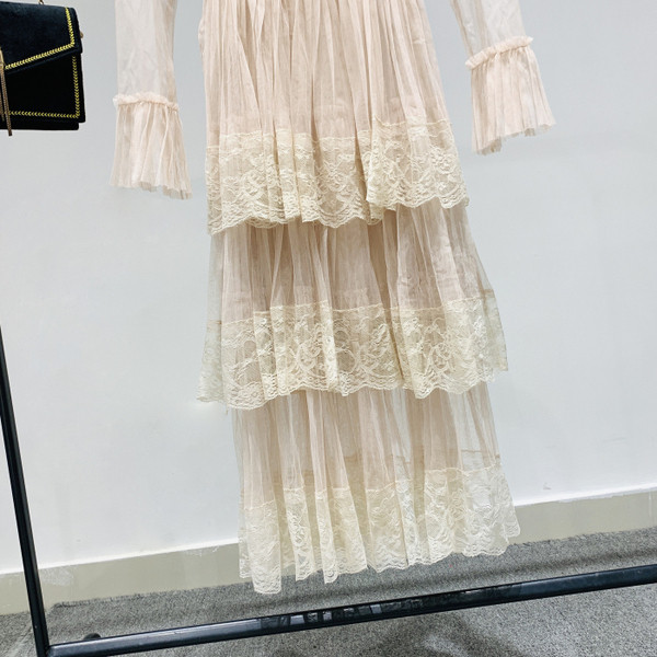 Rochie de dama model nou cu decolteu rotund, tul si dantela