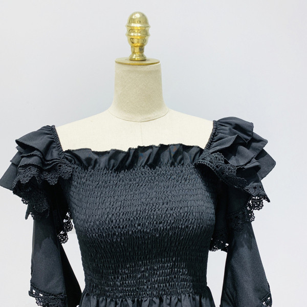 Bluza scurta de dama model nou cu decolteu barca si dantela