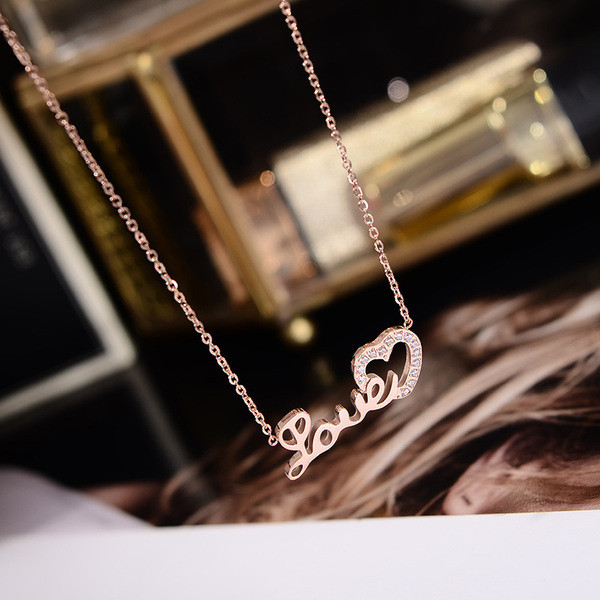 Colier de dama auriu cu inscriptie si inima