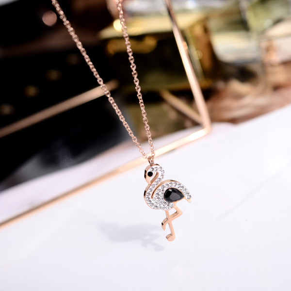 Colier de dama modern cu pandantiv in forma de flamingo