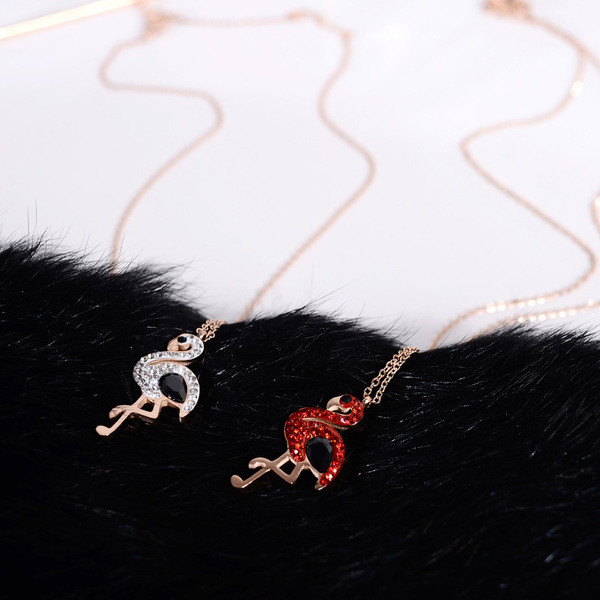 Colier de dama modern cu pandantiv in forma de flamingo