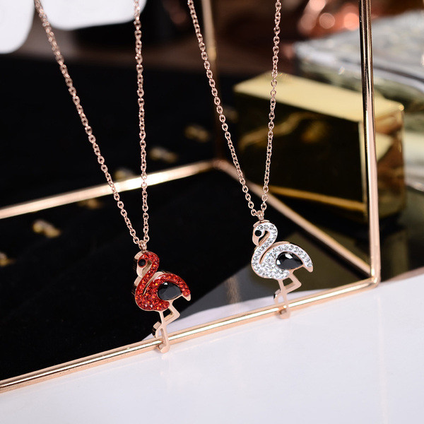 Colier de dama modern cu pandantiv in forma de flamingo