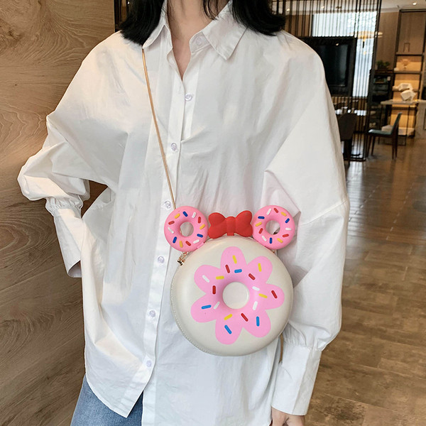 Model NOU Geanta dama cu lant metalic lung