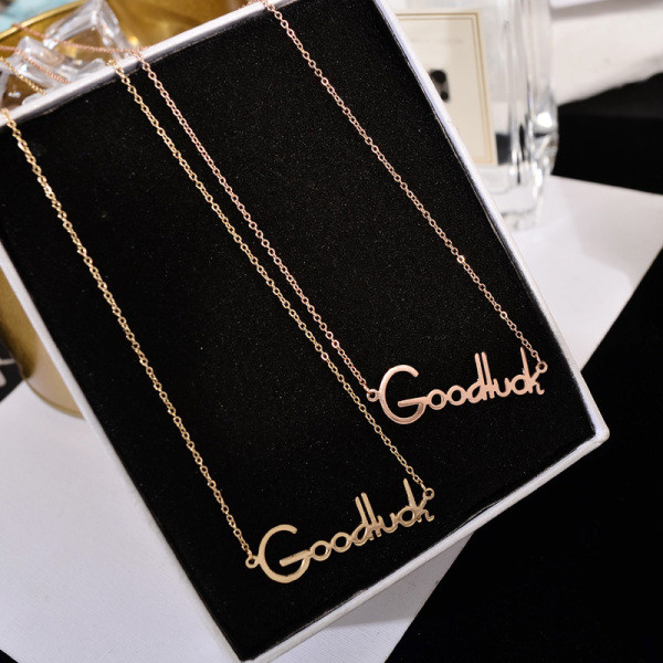 Colier zilnic de damă din oțel titan cu inscripție