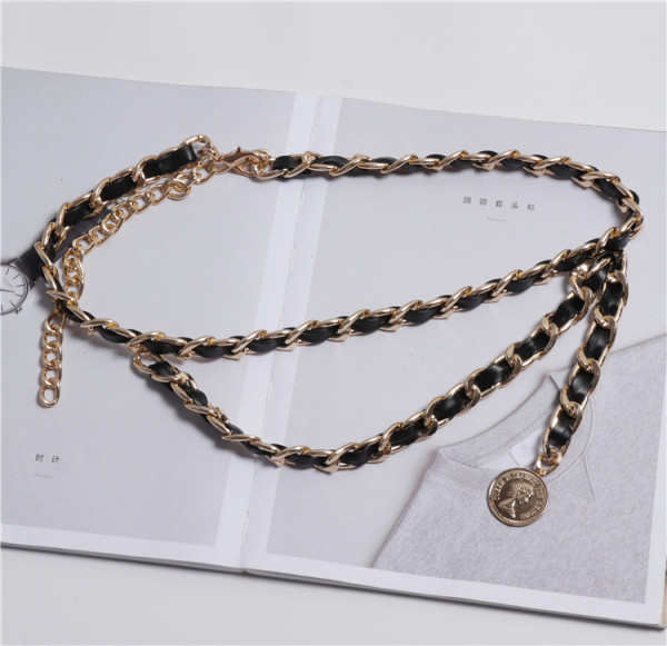 Curea subțire de damă din metal, cu pandantiv