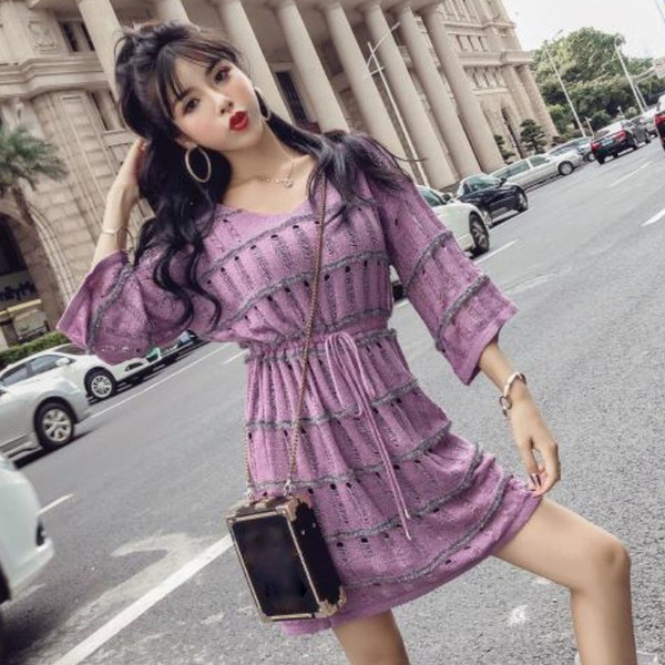 Лилава дамска рокля с 7/8 ръкави и връзки на талията 