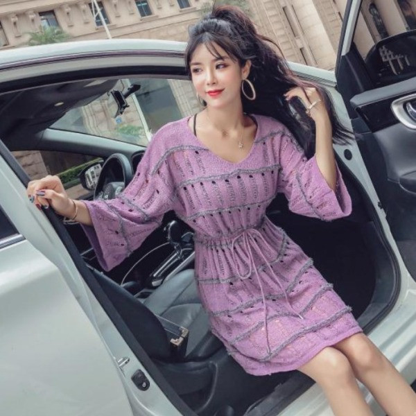 Лилава дамска рокля с 7/8 ръкави и връзки на талията 