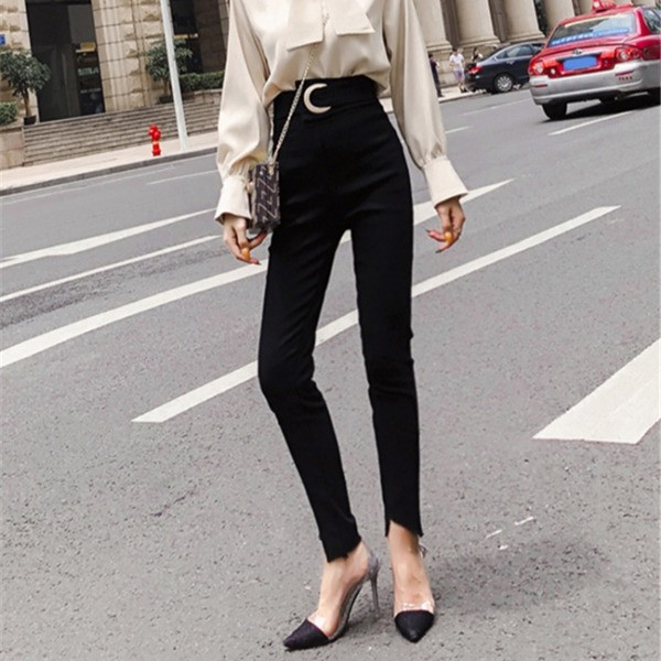 Стилни дамски черни панталони с висока талия и метална катарама 