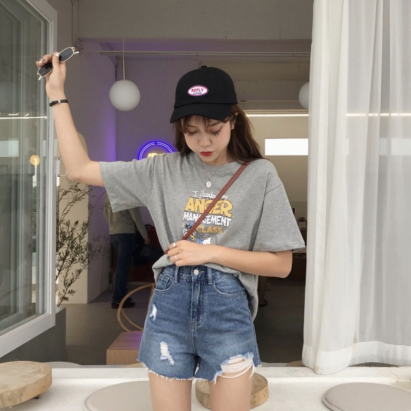 Pantaloni scurți de damă din denim cu motive rupte și talie înaltă