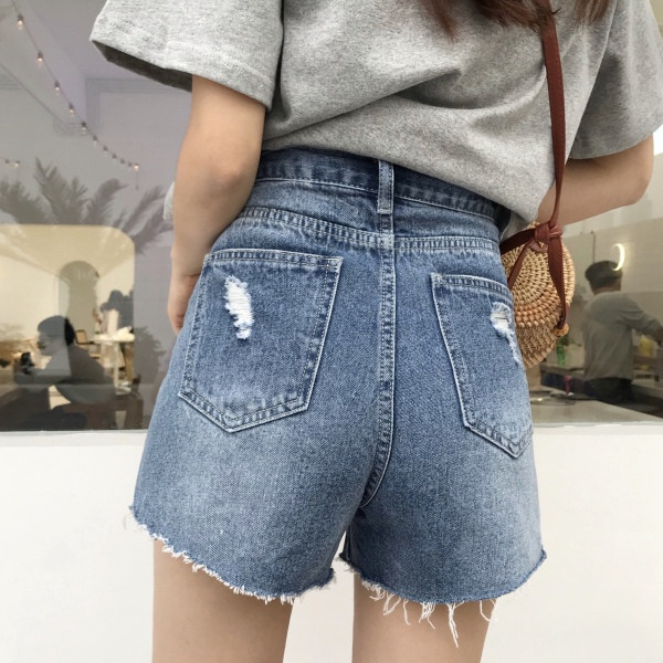 Pantaloni scurți de damă din denim cu motive rupte și talie înaltă