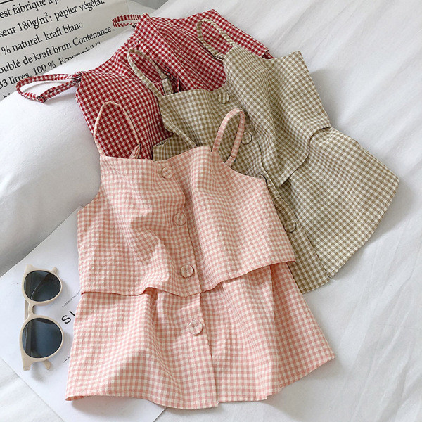 Maieu de damă în carouri cu bretele subțiri și nasturi