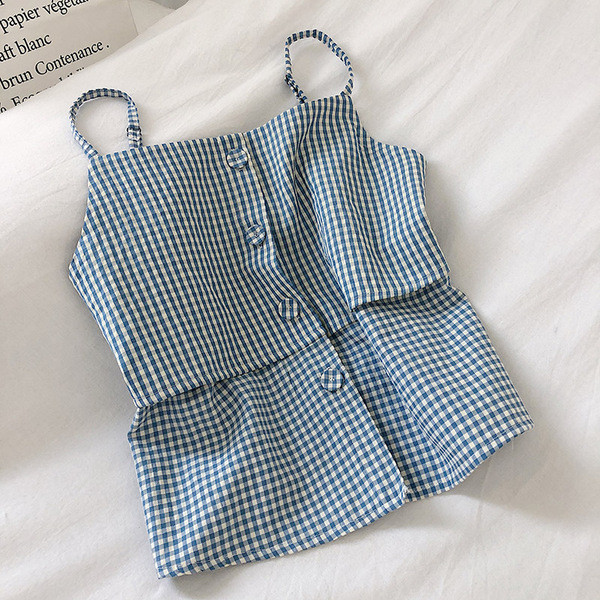 Maieu de damă în carouri cu bretele subțiri și nasturi