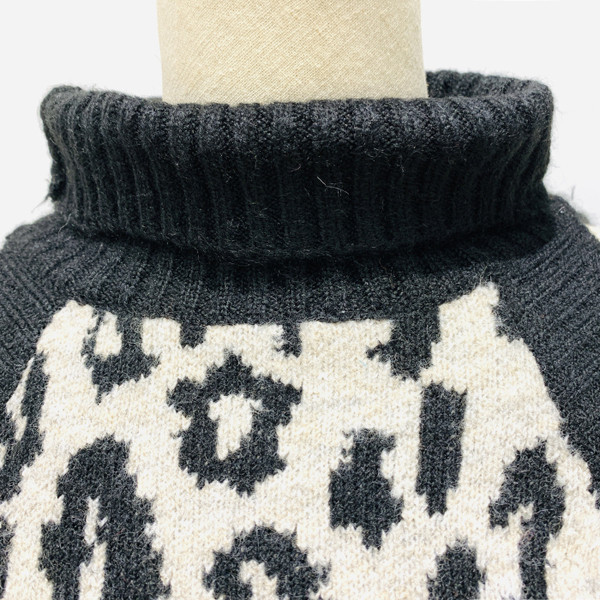 Pulover de dama model nou cu umerii goi si model animal