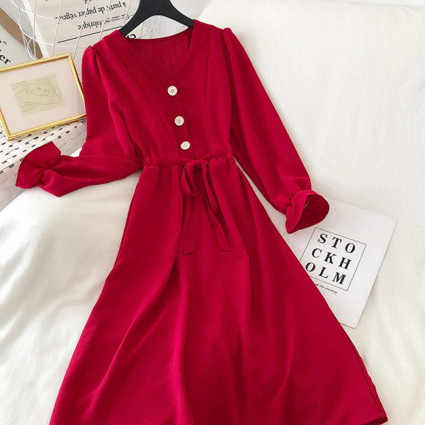 Gara sieviešu kleita ar saitēm un špica kakla izgriezumu