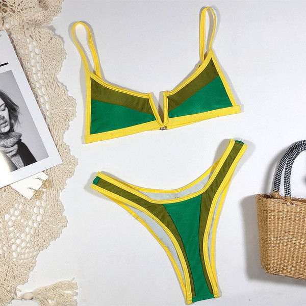 Costum de baie modern din două piese, cu bretele subțiri în partea de sus